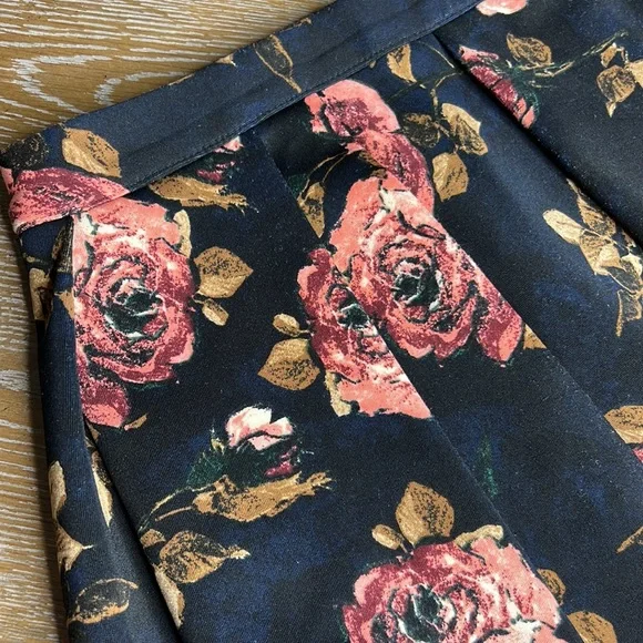ABERCROMBIE & FITCH Navy Floral Scuba Skirt S - Picture 4 of 8